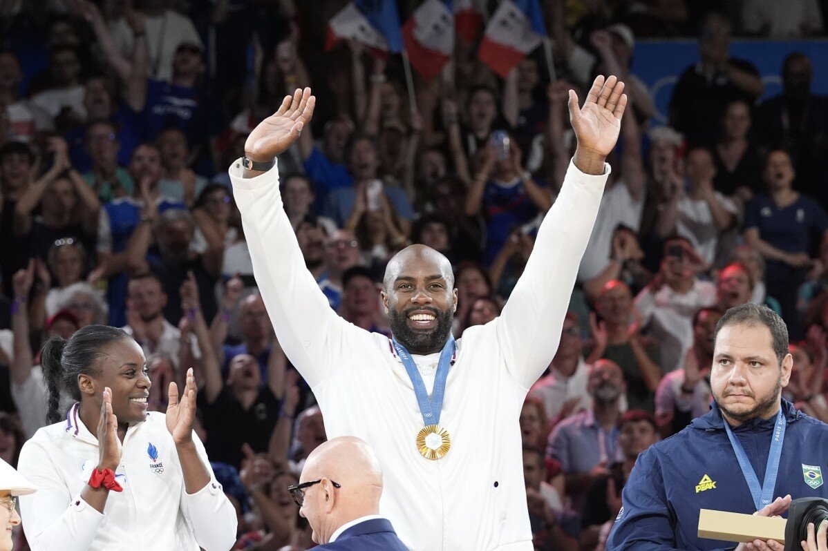 Teddy Riner vuelve a brillar mientras Francia defiende su título olímpico en judo mixto, derrotando a Japón en la final